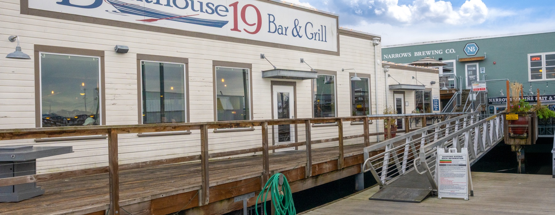 Boathouse 19 Bar & Grill